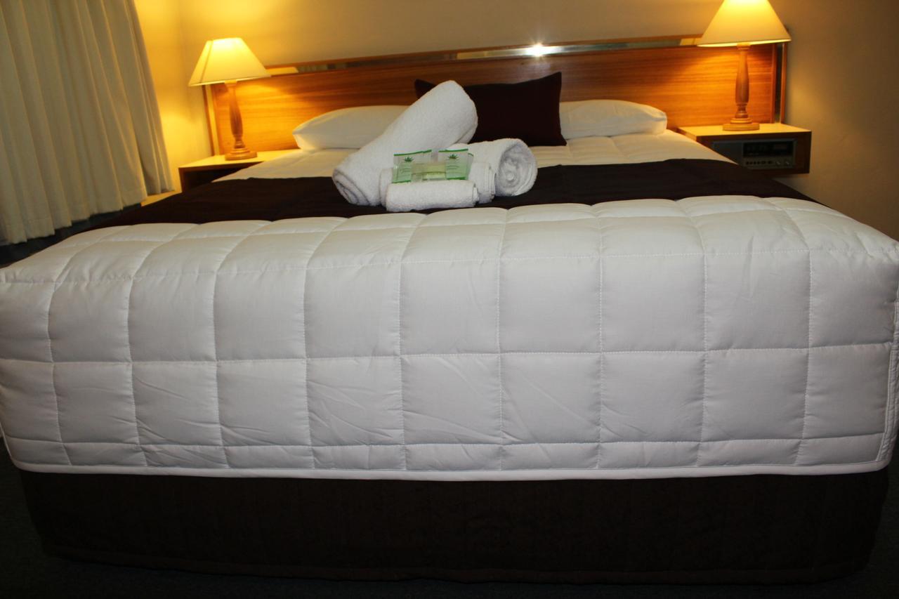 Tabourie Lake Motor Inn Экстерьер фото